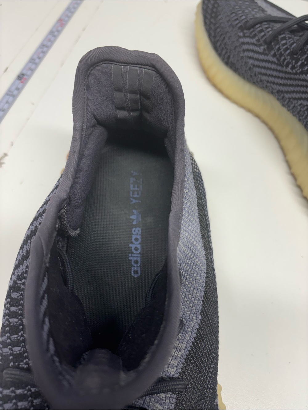 adidas Yeezy Boost 350 V2 "Carbon" size 13 APE - Picture 5 of 5